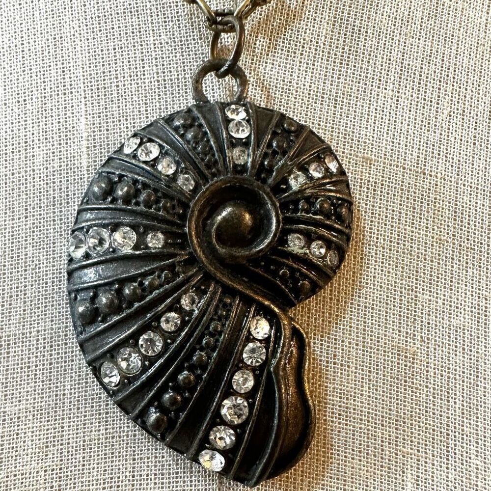 Tri tone nautilus shell pendant necklace - Picture 2 of 7